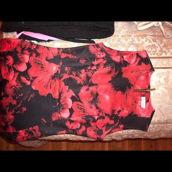Calvin Klein red/black flower cocktail dress - Picture 2 of 3